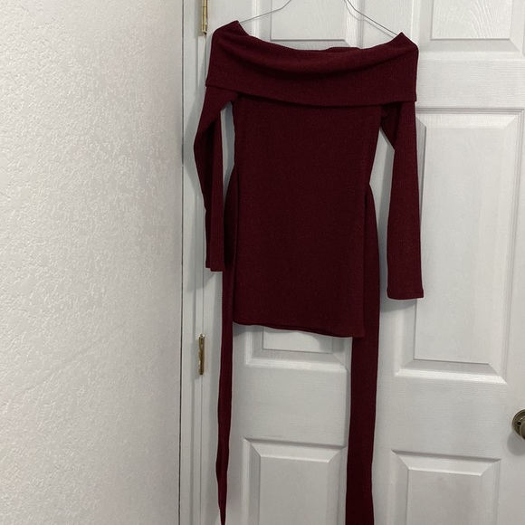 NWT FASHION NOVA OFF SHOULD TOP LONG SLEEVE TIE FRONT SIZE L BURGUNDY - Picture 3 of 8